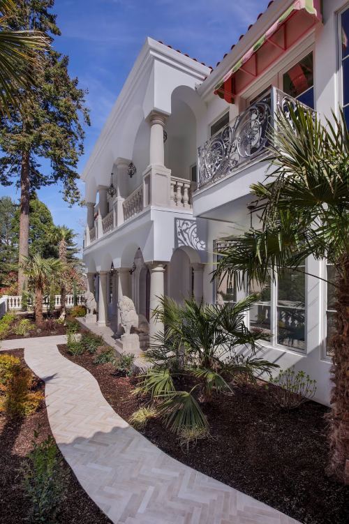 A stucco architectural feature integration completed by professional stucco contractors.