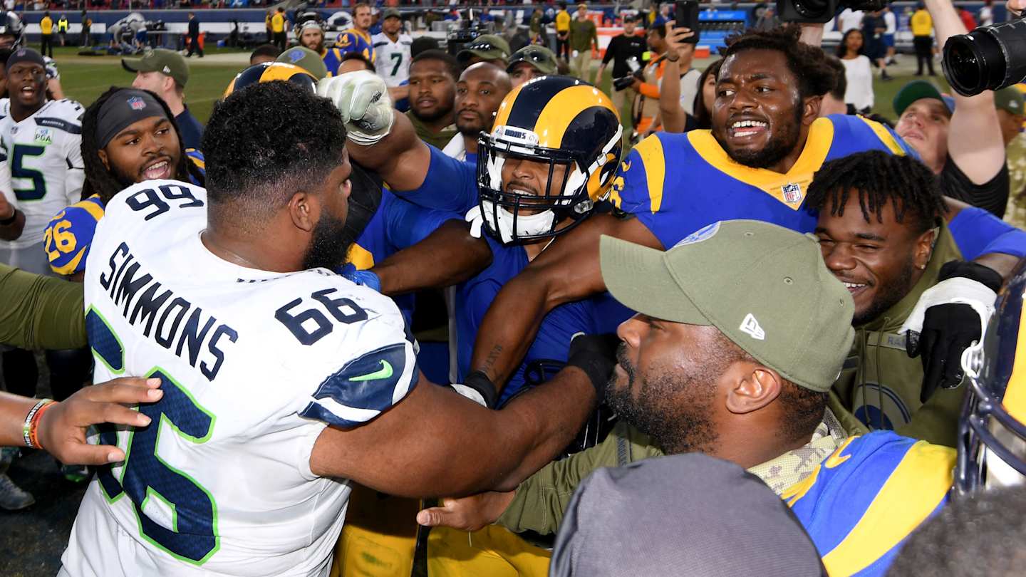 Aaron Donald zoekt de confrontatie op na een hitsige wedstrijd tegen de Seattle Seahawks.