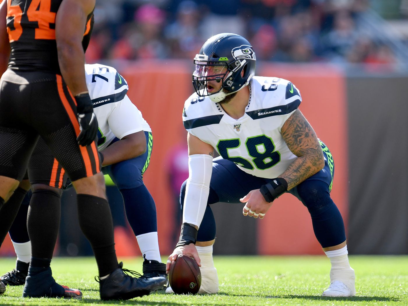 Center Justin Britt staat klaar aan de line of scrimmage en bereidt zich voor op de snap.