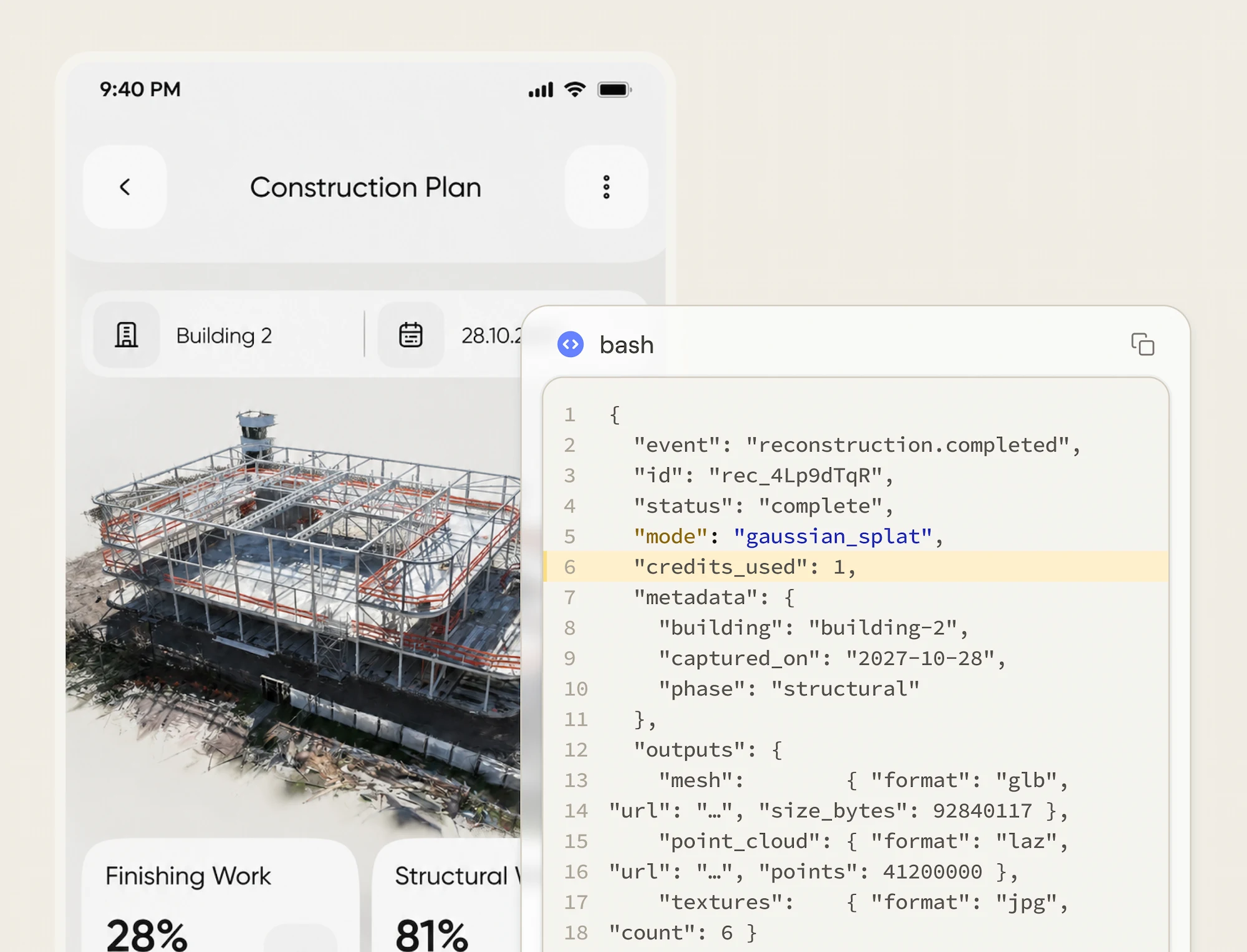 Bildschirm einer mobilen App, der einen Bauplan für Gebäude 2 mit einem 3D-Strukturmodell sowie Fortschrittsprozentsätze für Ausbauarbeiten bei 28 % und Rohbauarbeiten bei 81 % anzeigt. Darüber liegt ein Code-Schnipsel, der JSON-Daten zu einem abgeschlossenen Rekonstruktionsereignis zeigt, mit dem Modus gaussian_splat sowie Metadaten zu Gebäude, Aufnahmedatum, Phase und Ausgaben, einschließlich Details zu Mesh und Punktwolke.