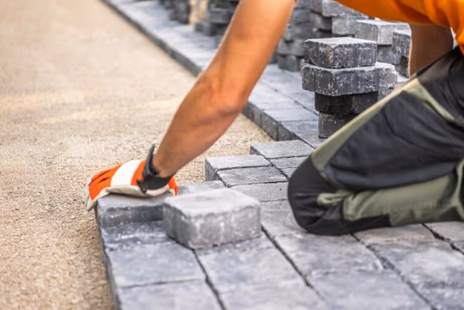 Questions to Ask Before Hiring Hardscape Contractors in Doctor Phillips