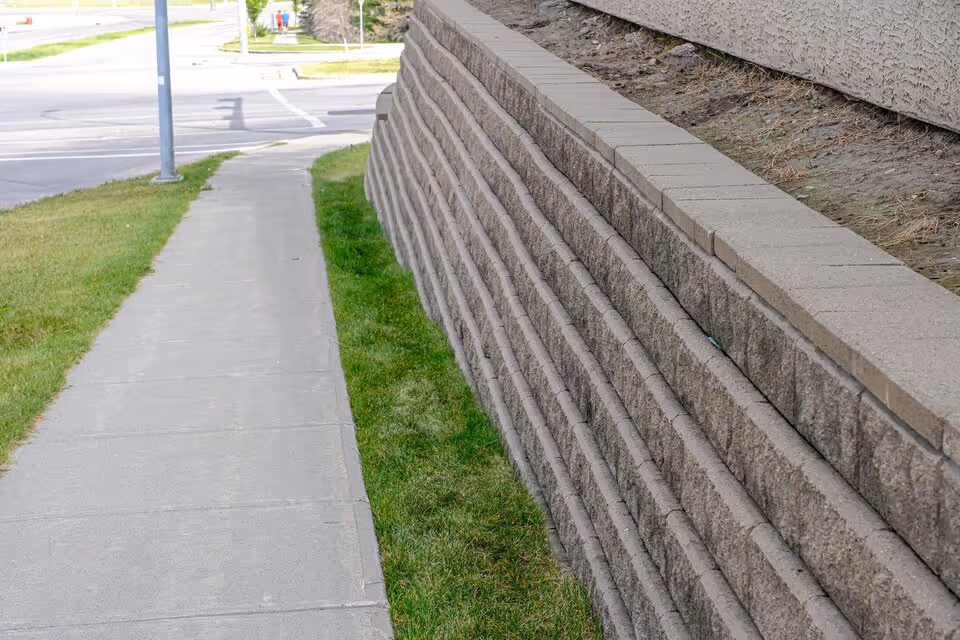 Preventing Soil Erosion with Retaining Walls in Doctor Phillips