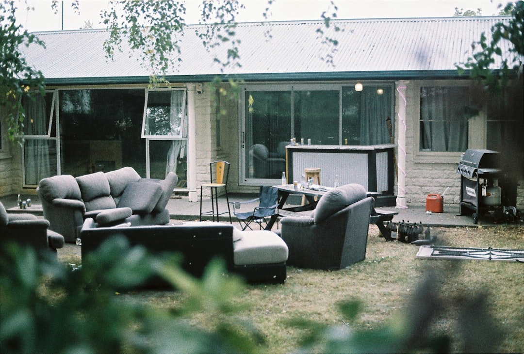 Making the Most of Your Front Yard: A Guide to Lounge Area Design