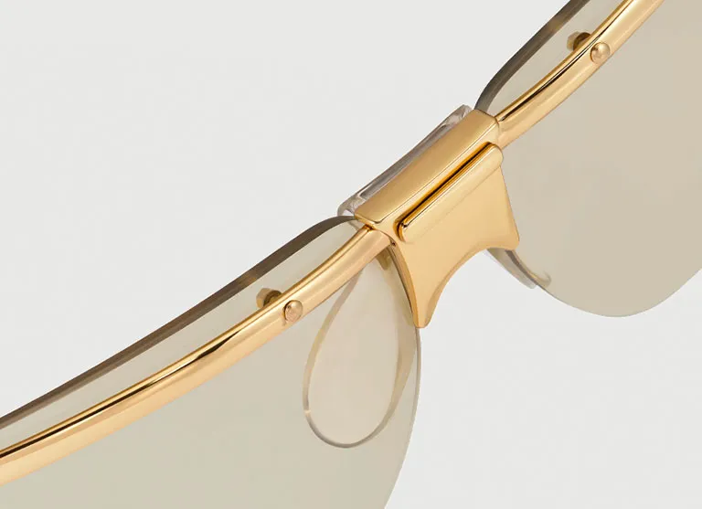 [Or brillant - pont titane.]