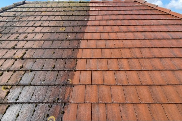 mos verwijderen van dakpannen