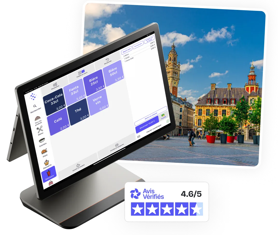 Tablette affichant une application de caisse avec menu de boissons et prix en euros, devant une photo de la Grand-Place de Lille au ciel bleu.