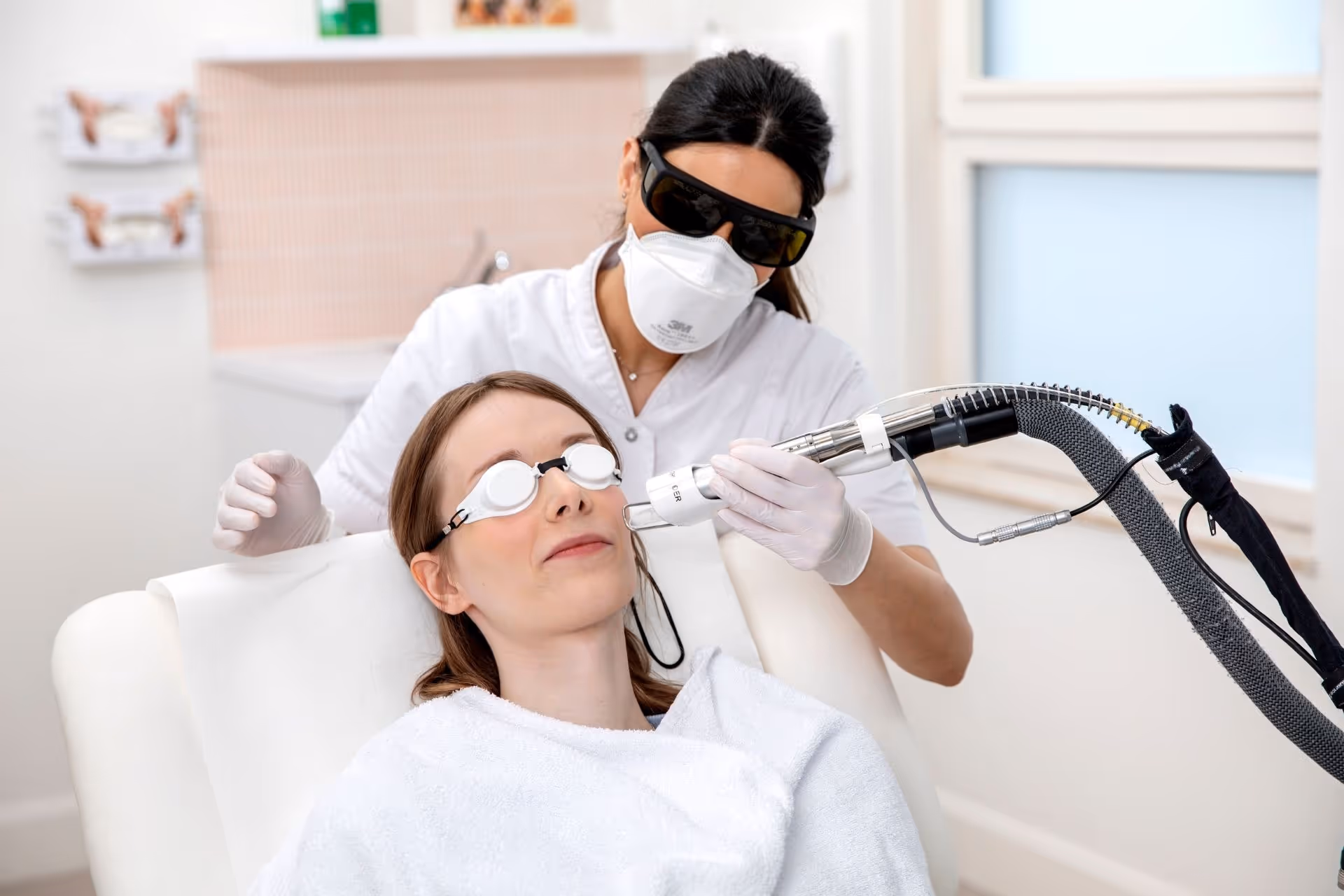 Waarom kiezen voor laserontharing als trans vrouw?