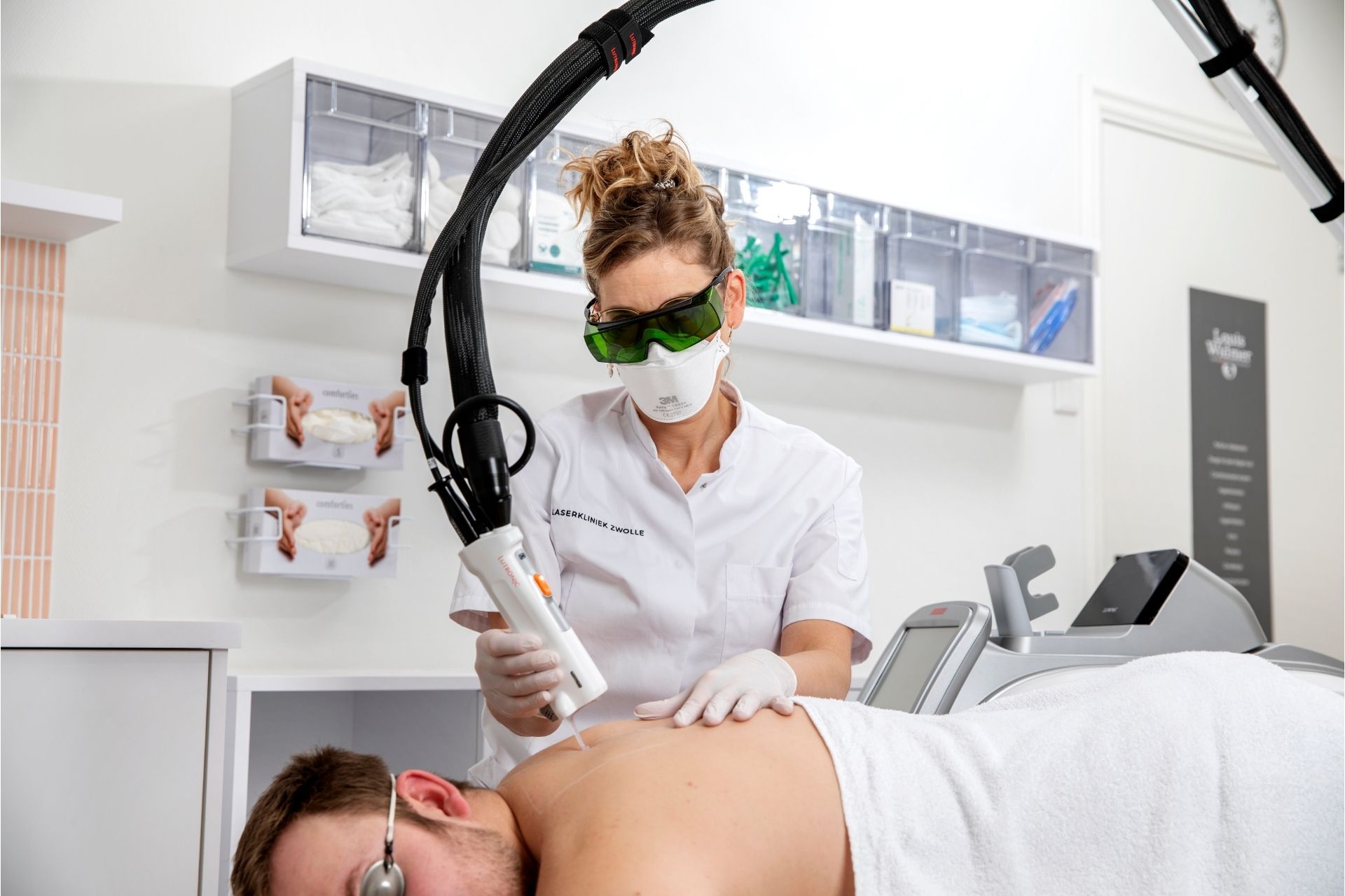 Cliënt bij Laserkliniek Zwolle, nabij Lelystad, voor een professionele laserbehandeling.