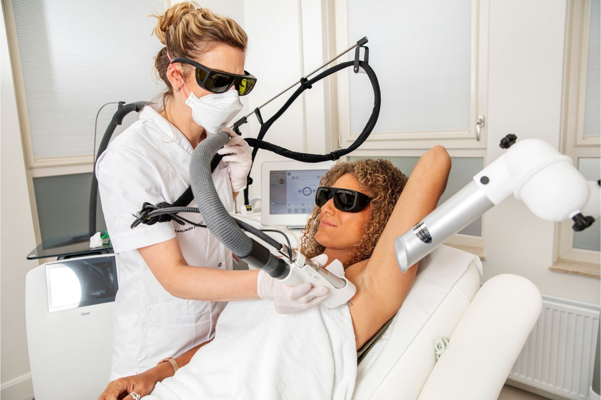 Cliënt bij Laserkliniek Zwolle, nabij 't Harde, voor een professionele laserbehandeling.