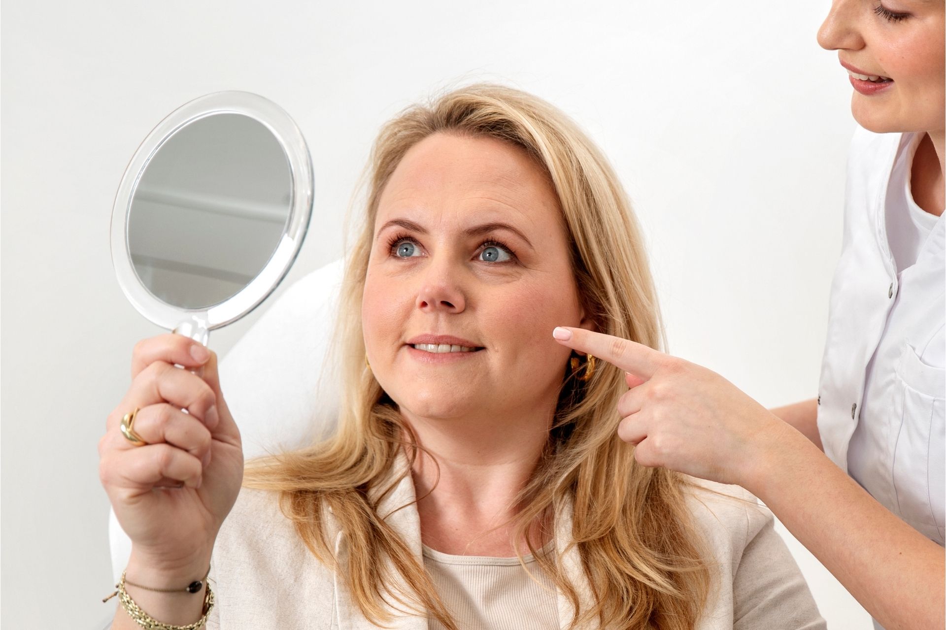 Cliënt bij Laserkliniek Zwolle, nabij Emmen, voor een professionele laserbehandeling.