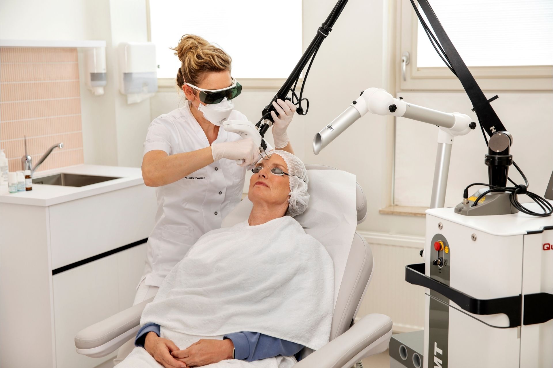 Cliënt bij Laserkliniek Zwolle, nabij Den Bosch, voor een professionele laserbehandeling.