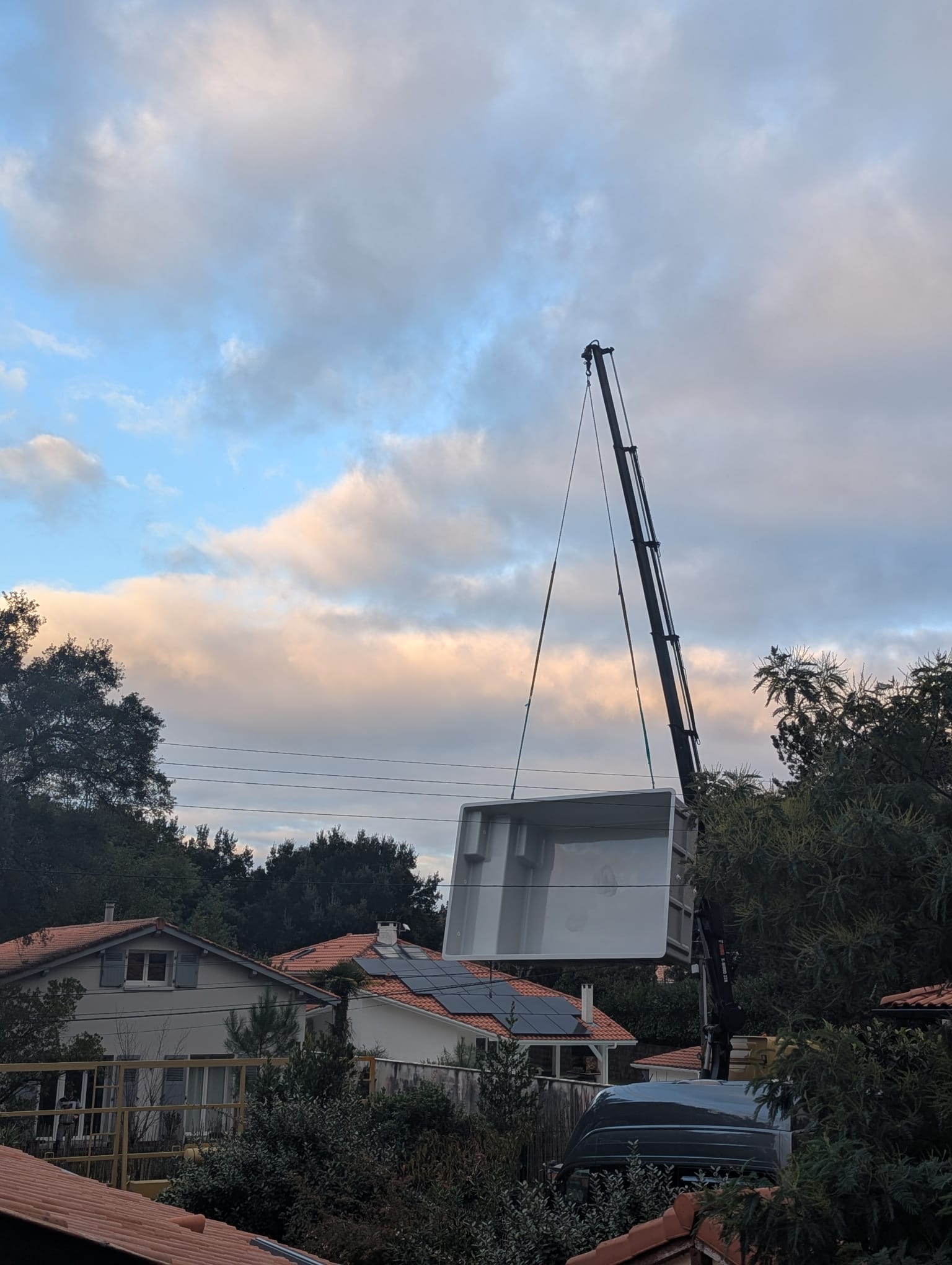 LIVRAISON DE PISCINE coque par camion grue pour un budget maitrisé à Capbreton.
