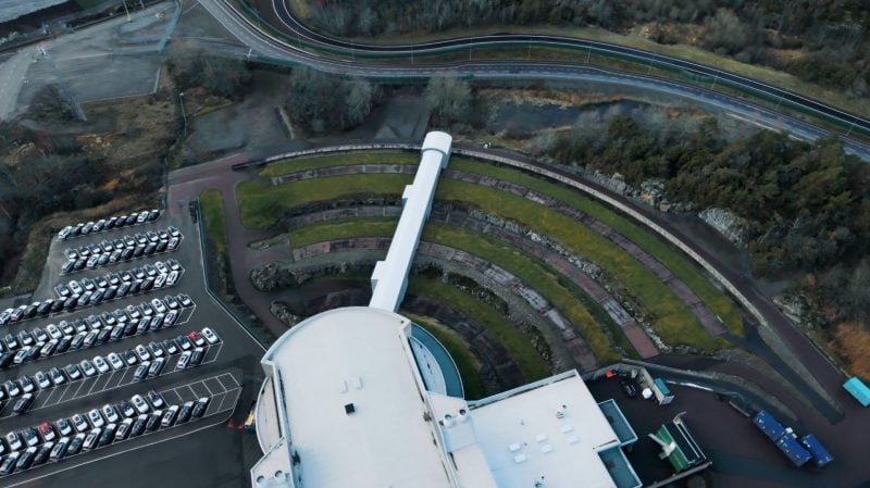 La ceinture a été mise au point et testée dans le laboratoire de crash-tests du Centre de sécurité de Volvo Cars, qui fête ses 25 ans, et qui peut recréer presque n’importe quel accident de la route.
