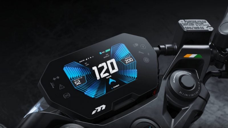 L'écran TFT de 5 pouce permet d'accéder à une multitude de fonctionnalité et de bénéficier de la connectivité Wifi, Bluetooth et GPS.