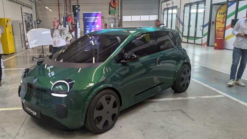 Ce concept de la future Renault Twingo utilise une teinte de vert très particulière qui ne sera pas forcément facile à appliquer pour un carrossier.