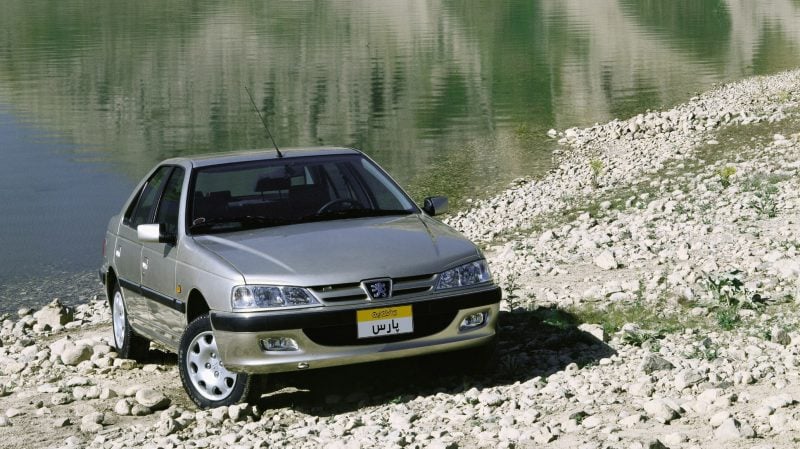 Peugeot Pars, la 405 et demi.