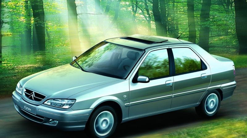 Une ZX tricorps avec des phares de 306, c'est l'Élysée bien sûr !