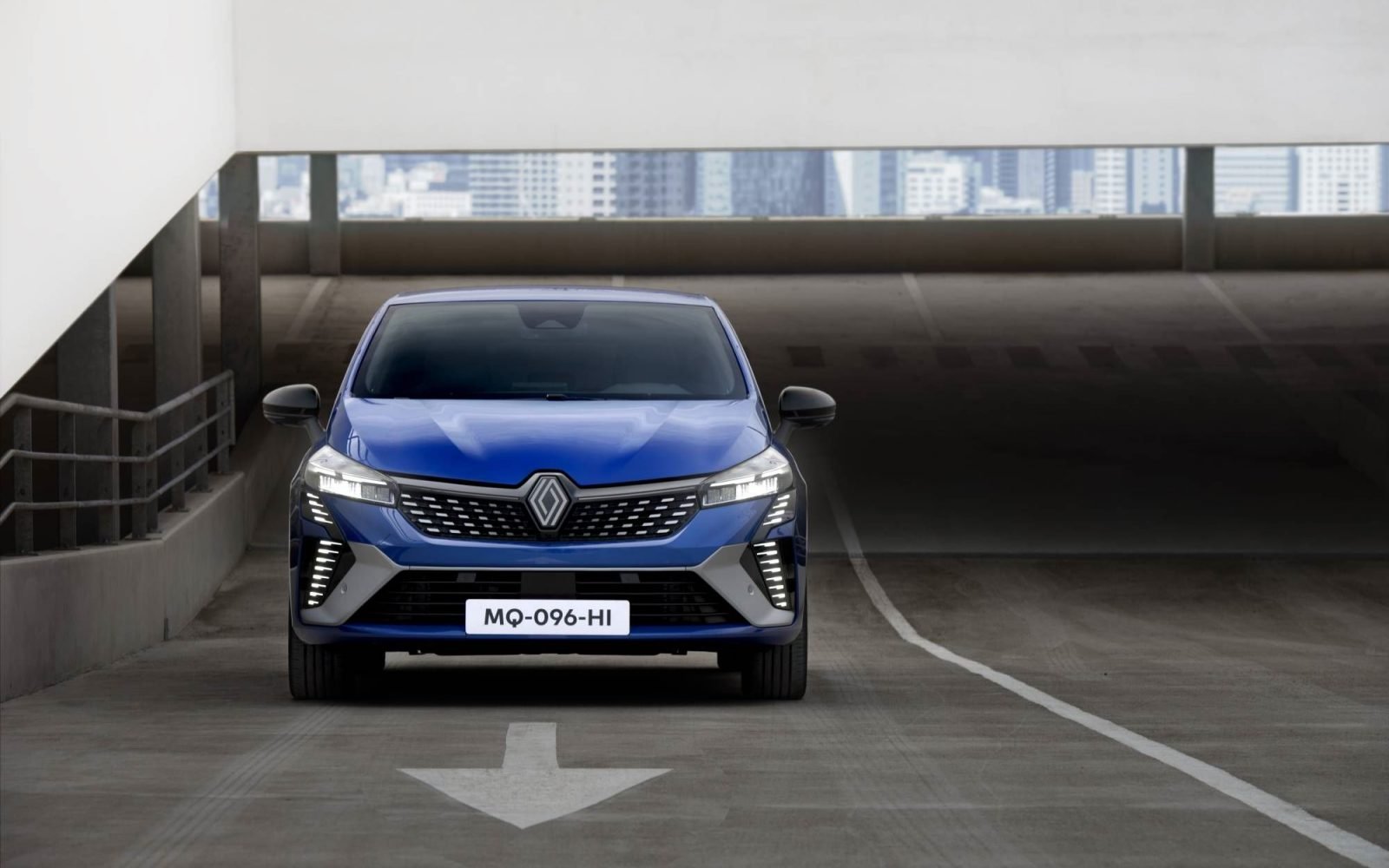 Renault Clio : L’essence fait de la résistance face à l’hybride en France