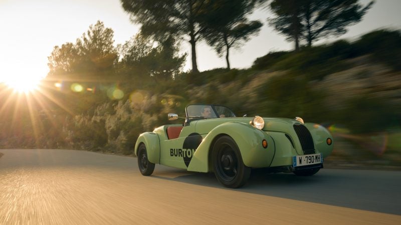 Visuellement, la Burton fait penser à beaucoup de voitures, mais pas à une 2CV ! 