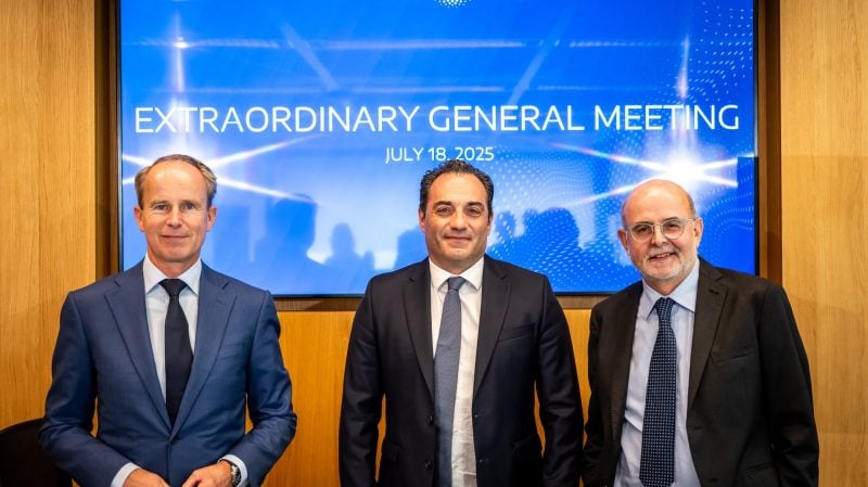 Antonio Filosa (au centre) à l'occasion de l’Assemblée Générale Extraordinaire du 18 juillet 2025. 