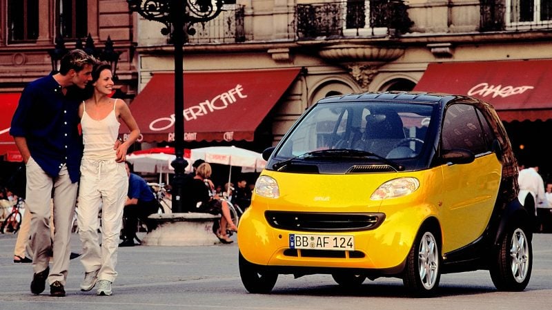 Quand elle sort en 1998, la Smart Fortwo crée son propre segment tant sa proposition est inédite.