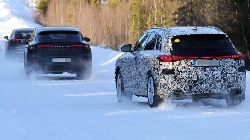 Les prototypes du futur Macan thermiques ont déjà été surpris dans le grand Nord en compagnie d'autre modèles de sa gamme. Et effectivement basé sur le Q5.