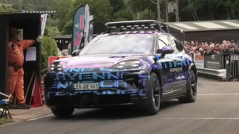 Porsche prépare bien un Cayenne électrique, mais l'actuel poursuivra aussi sa route en parallèle