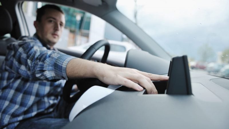 (illustration) Les chauffeurs conduisant une voiture radar privée, viennent eux aussi de la société civile