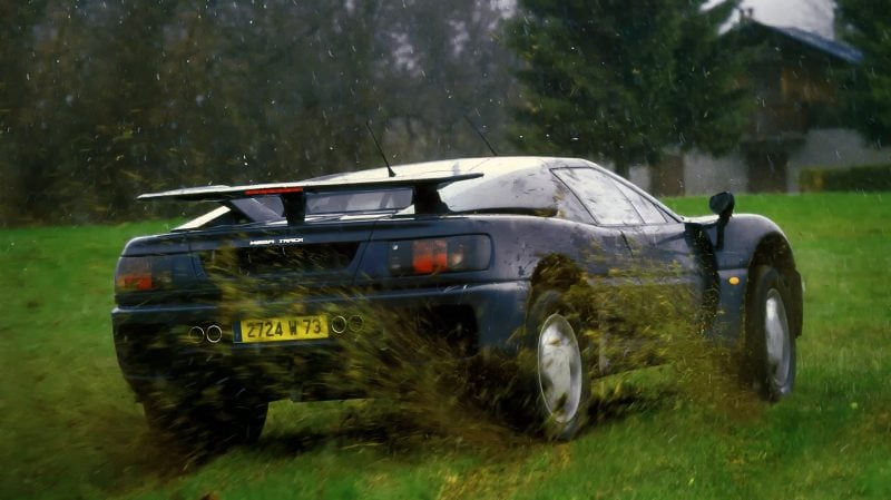 Voilà une scène improbable pour une supercar et pourtant, c'est pour ça qu'a été conçue la Mega Track !