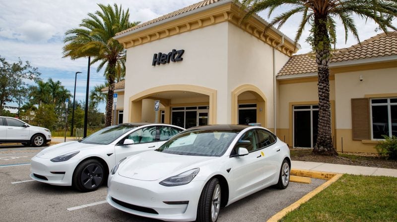Trop chères à entretenir, pas moins de 30 000 voitures électriques ont été mises en vente par Hertz début 2024. 