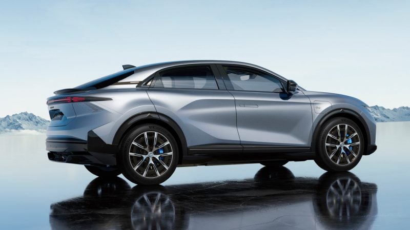 Pour rappel, avec un prix de base de 65 000 €, l'Alpine A390, ici en version GT, n'a pas droit au bonus. Mais son éco-score ouvre des droits aux entreprises. 