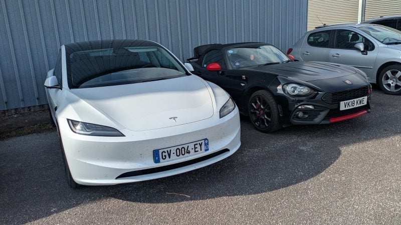 Les acheteurs ayant peur des contraintes d’autonomie ou d’infrastructure des véhicules électriques se tournent davantage vers les hybrides. 