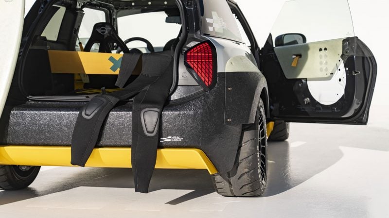Baptisée "The Skeg" en référence à l'aileron de la dérive d'une planche de surf, cette Mini est une version 100% électrique.