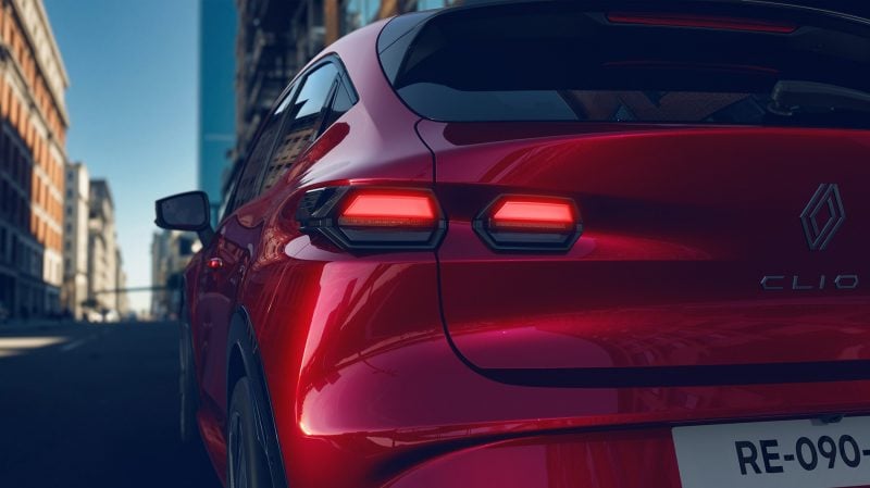 La Renault Clio 6 full hybrid E-Tech délivre une puissance cumulée de 160 ch.