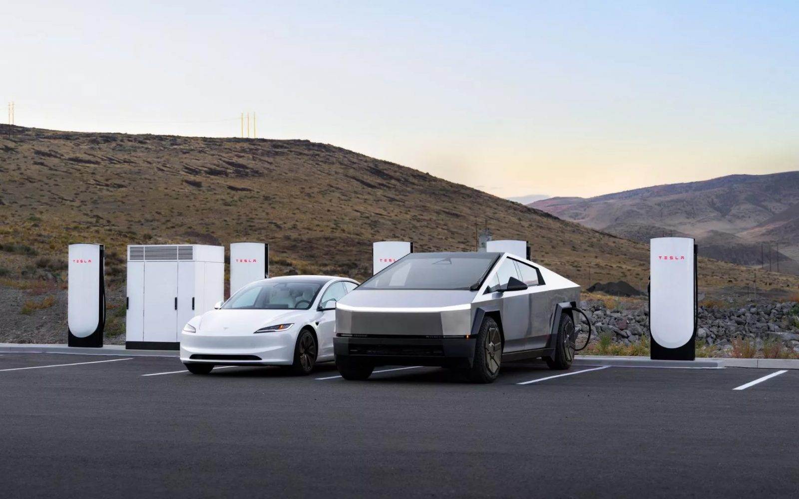 Tesla dévoile ses superchargeurs V4 ultra puissants : innovation réelle ou réponse à la pression des réseaux chinois et européens ?