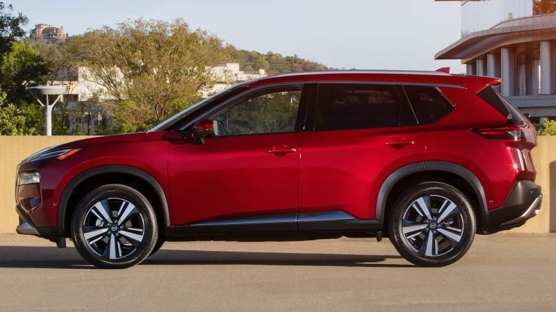 Connu chez nous sous le nom de X-Trail, le Nissan Rogue pourrait fournir la base de sa future génération à Ford et Stellantis.