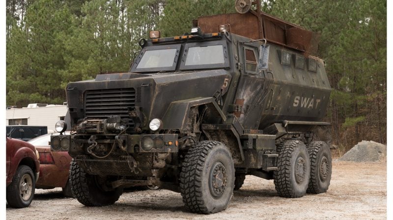 Il résiste au tirs et aux explosions de mines... mais ce camion blindé n'est pas vendue comme roulant.