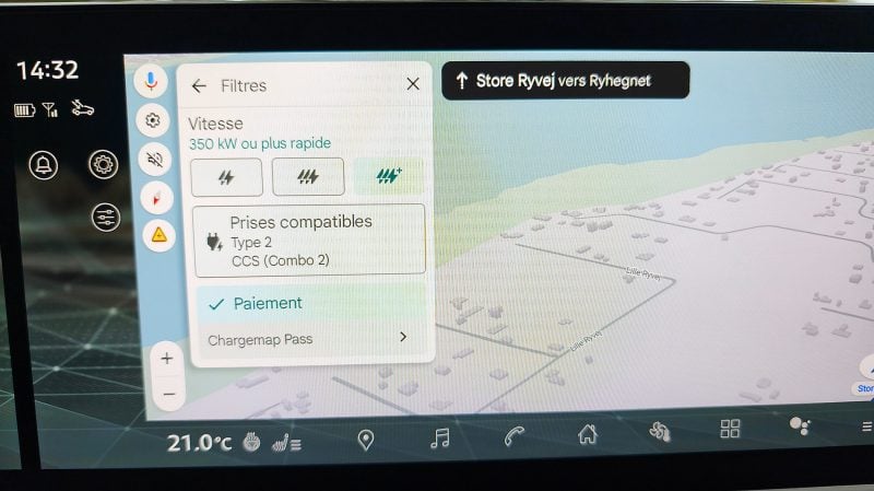 Il est non seulement possible de déterminer le restant de batterie à l'arrivée mais aussi de choisir les puissances des bornes et les cartes de recharge.