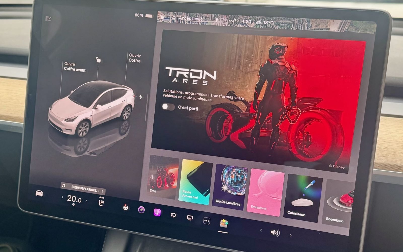 Tesla intègre la pub au tableau de bord : vers la voiture-média ?