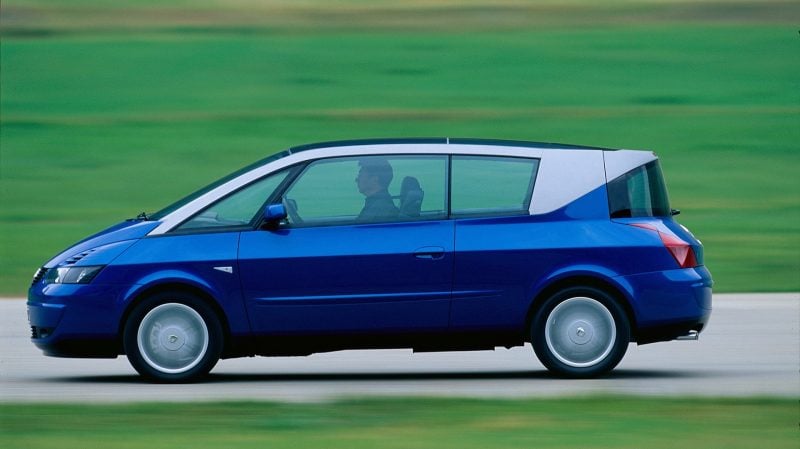 Cet imposant vaisseau se contentait de deux portes, de taille impressionnante.