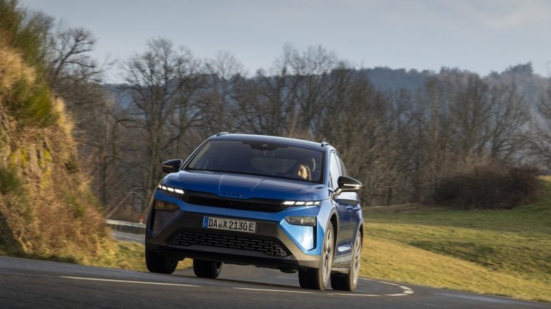 Le Skoda Elroq, ici en version Sportline, est passé en tête des ventes des voitures électriques en Europe à plusieurs reprises.