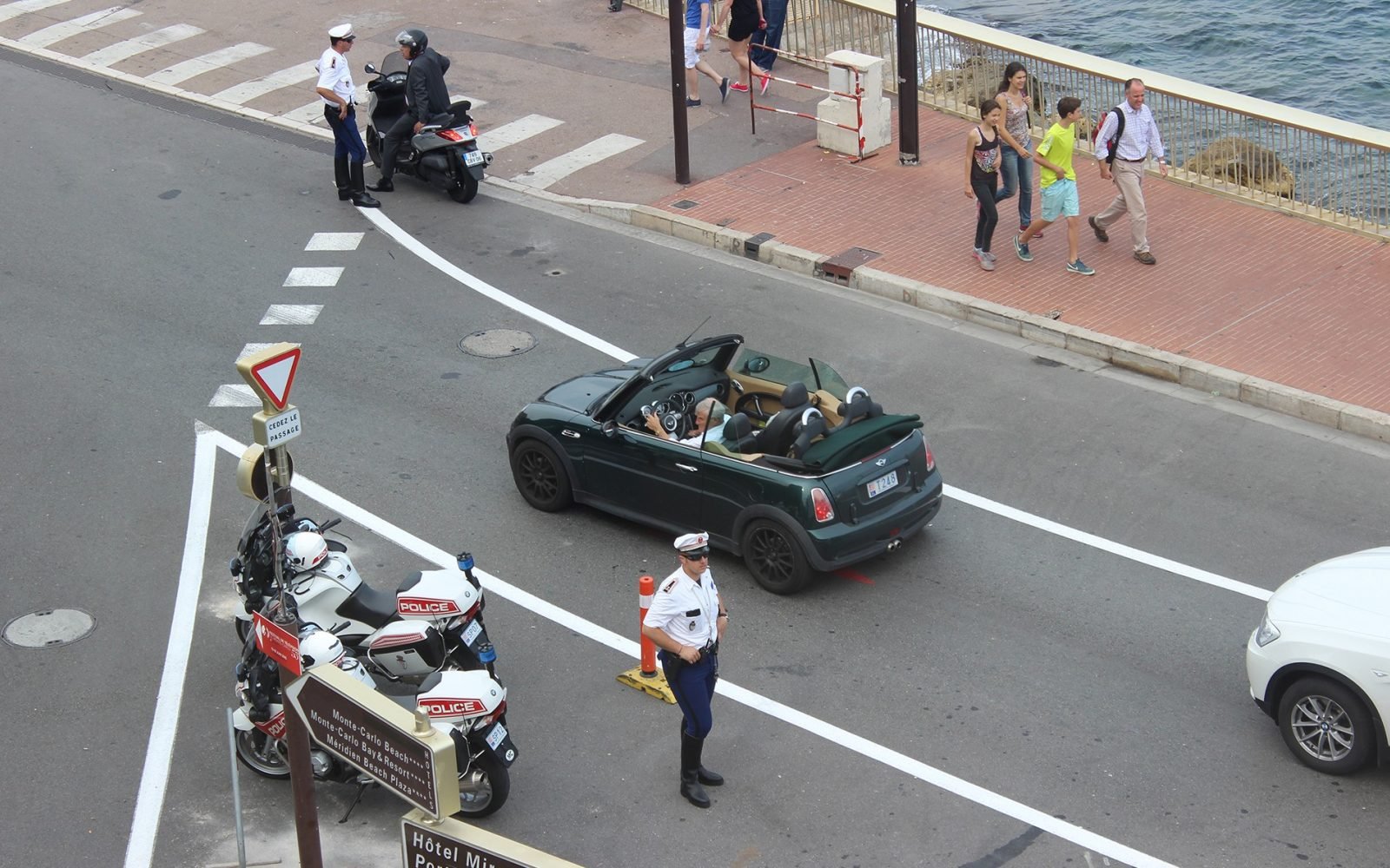 Monaco face au débat : faut-il enfin rendre la ceinture obligatoire ?