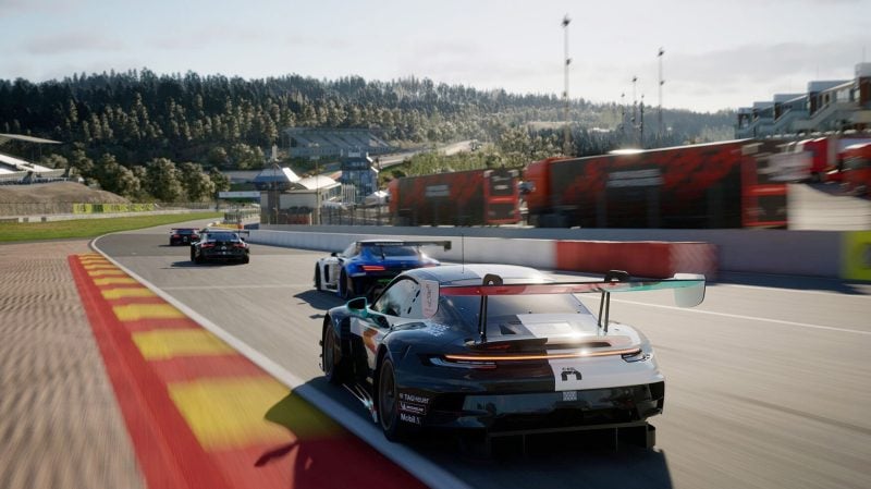 Rennsport propose des courses en ligne entre joueurs de différentes plateformes.