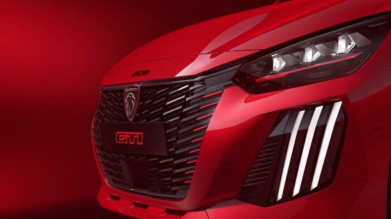 Les feux de jour à diodes sont obligatoires en Europe depuis 2011, mais uniquement à l'avant.