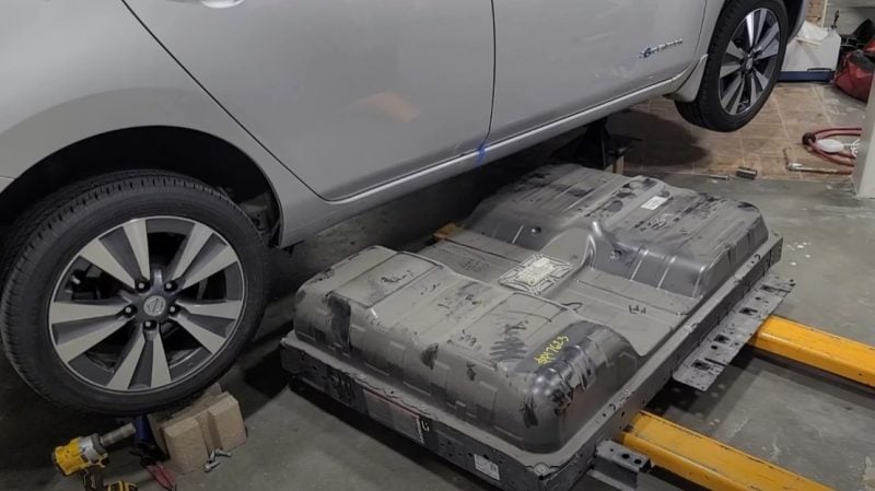 Certains constructeurs planchent sur un système d’éjection de la batterie en cas d'incendie ou de collision.