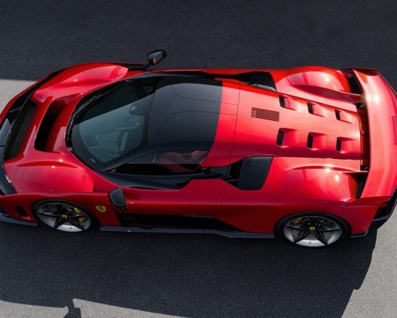 La supposée Ferrari F44 voulue par Lewis Hamilton aurait été abandonnée. Retour sur un projet fantasmé qui révèle les tensions d’une saison compliquée. (En photo, la Ferrari F80). © DR