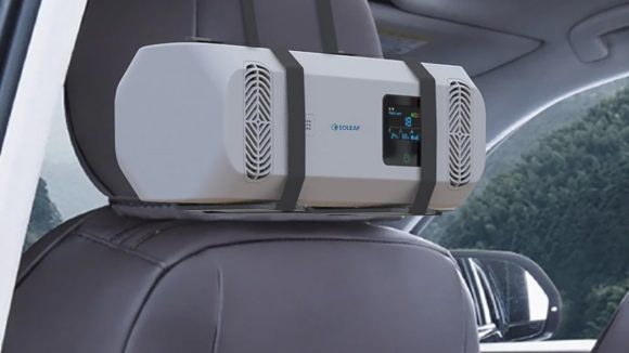 On y pense rarement mais un purificateur d'air est un bon moyen de chasser les mauvaises odeurs en voiture, surtout sur les long trajets.  © Eoleaf