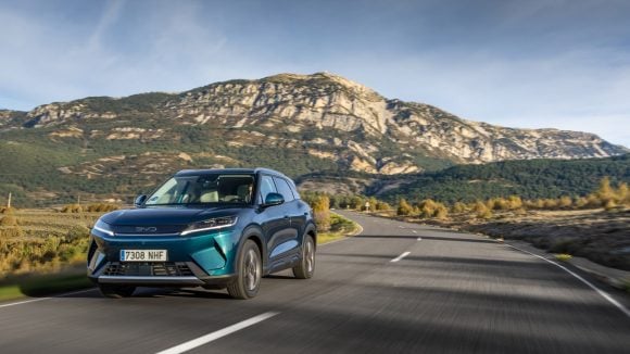 D'abord lancé en électrique, le petit SUV BYD Atto 2 vient de recevoir le renfort d'une version hybride rechargeable. © DR