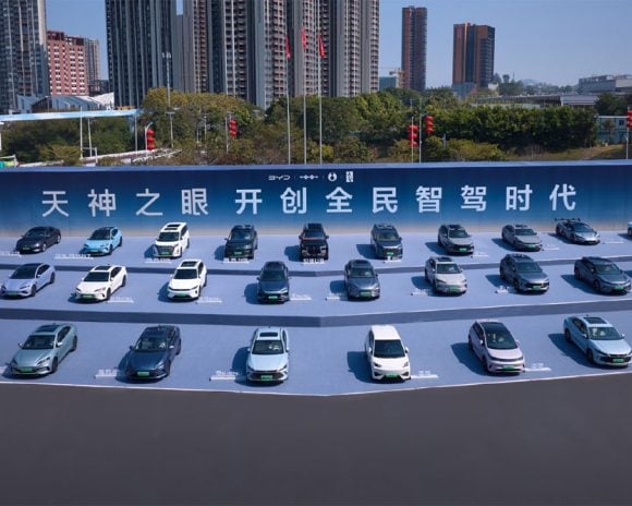 En 2025, BYD pourrait dépasser Tesla comme premier vendeur mondial de voitures électriques. Une victoire en volume qui cache des choix industriels différents. © BYD