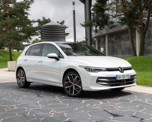Volkswagen Golf 8 : arrivée de versions full hybrides